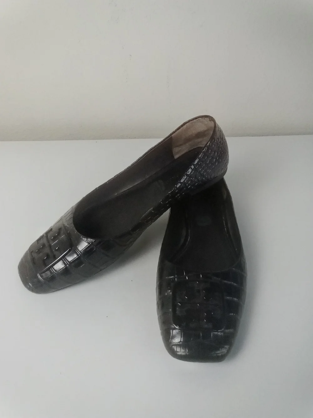 Tory Burch Georgia Black Croc-Embossed Square Toe Ballet Flats Logo 7.5 GUC
